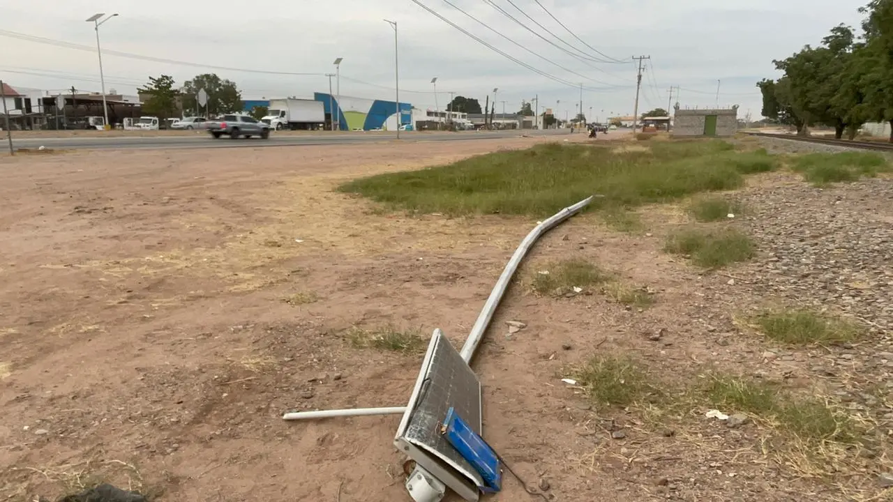Da&ntilde;os y robo de luminarias afectan la seguridad vial en la M&eacute;xico 15 en Cajeme
