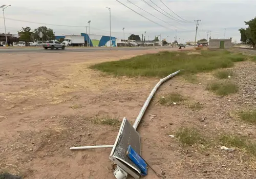 Da&ntilde;os y robo de luminarias afectan la seguridad vial en la M&eacute;xico 15 en Cajeme