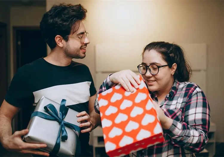 Esto le pasa a tu cerebro cuando das o recibes un regalo, seg&uacute;n la ciencia