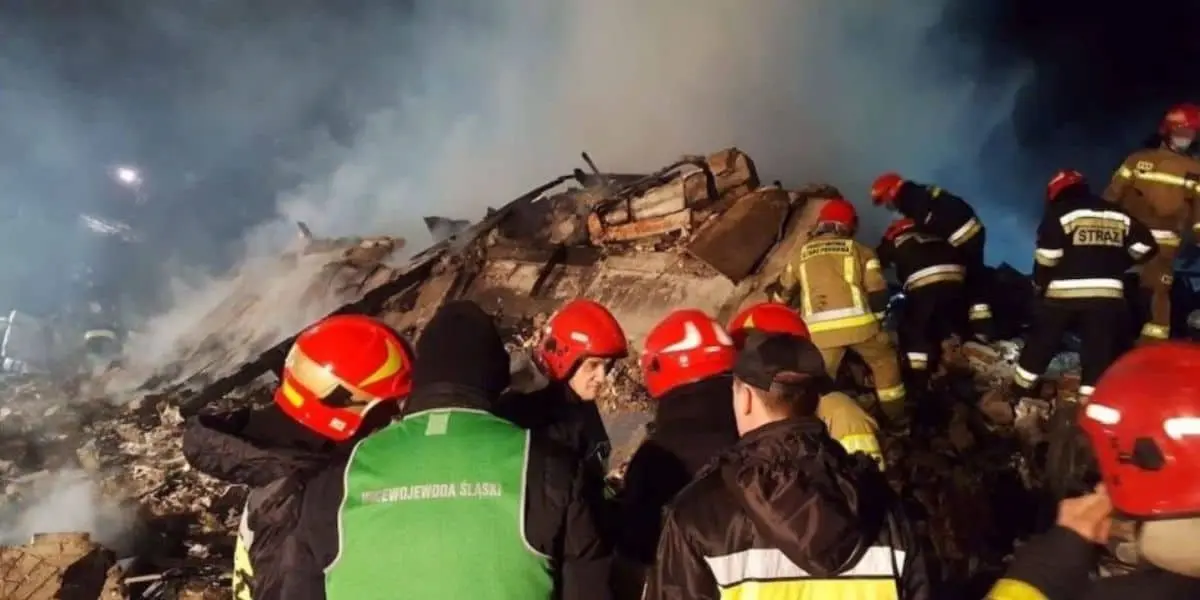 Algunos sobrevivientes tuvieron que romper ventanas para huir y otros quedaron gravemente heridos