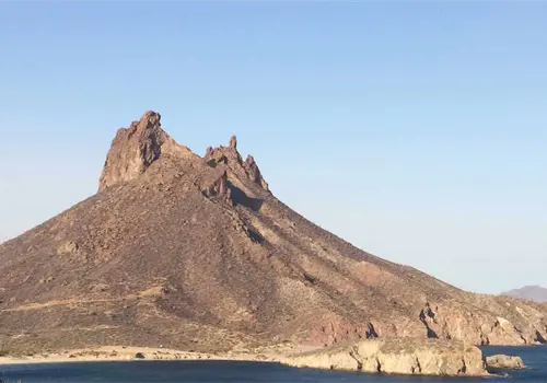 Cae joven turista desde la parte alta del cerro Tetakawi en San Carlos; activan megaoperativo de rescate Cae joven turista desde la parte alta del cerro Tetakawi en San Carlos; activan megaoperativo de rescate