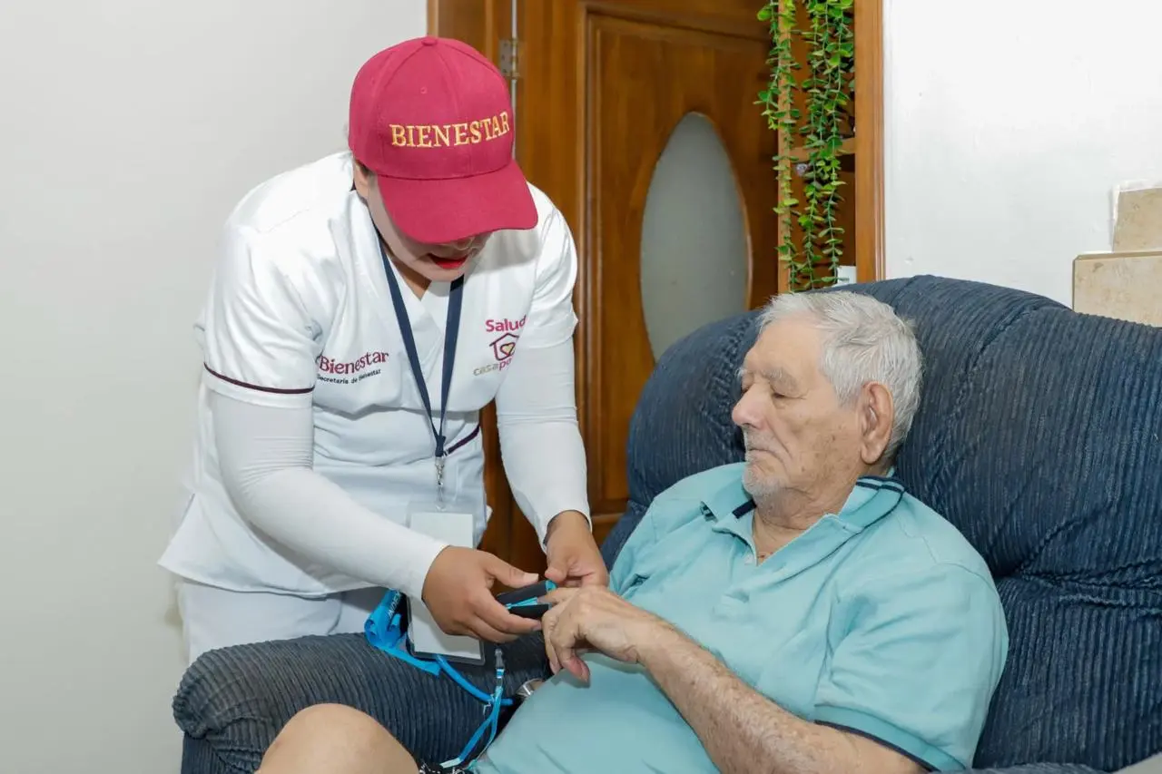 Los adultos mayores que vayan a registrarse en el programa de pensi&oacute;n, pueden elegir darse de alta a Salud Casa por Casa al realizar su registro