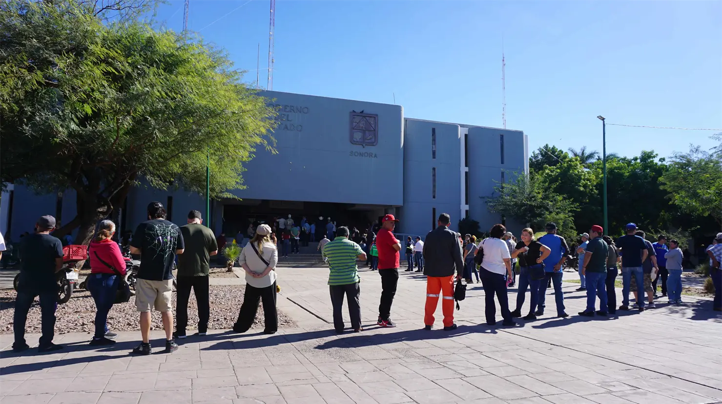 Acuden cajemenses a revalidar sus placas 2026