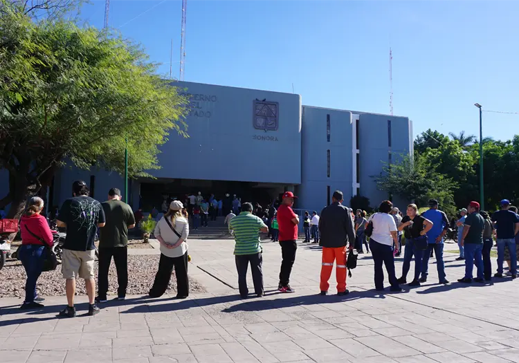 Acuden cajemenses a revalidar sus placas 2026