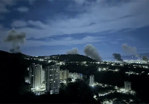 Explosiones en Venezuela: reportan detonaciones, vuelos bajos y apagones la madrugada del 3 de enero Explosiones en Venezuela: reportan detonaciones, vuelos bajos y apagones la madrugada del 3 de enero