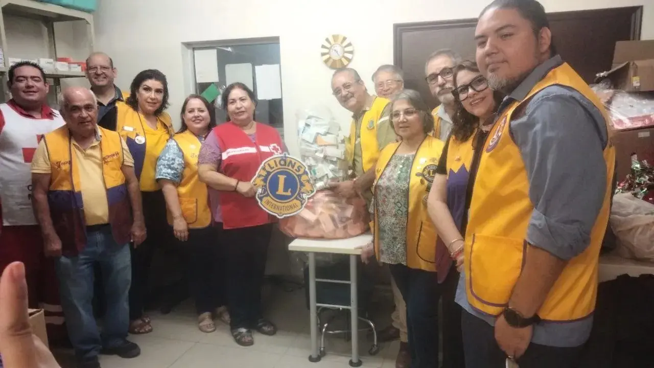 Dona Club de Leones medicamentos a Cruz Roja