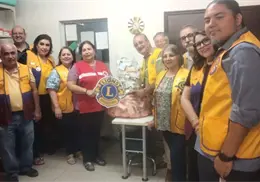 Dona Club de Leones medicamentos a Cruz Roja Dona Club de Leones medicamentos a Cruz Roja