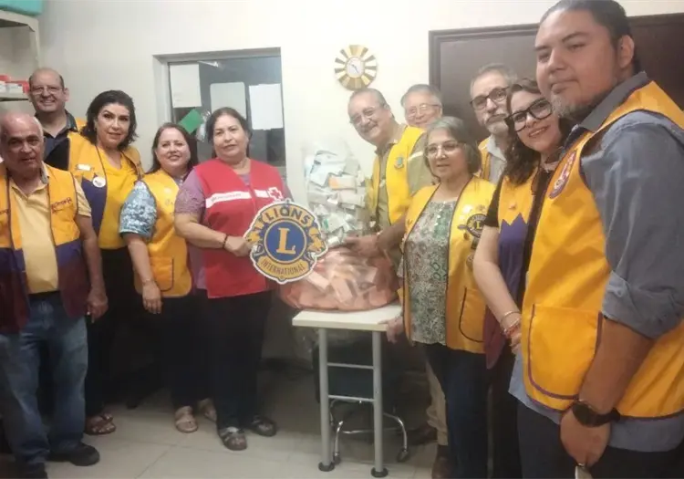 Dona Club de Leones medicamentos a Cruz Roja