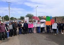Vecinos alzan la voz y exigen la ampliación de la carretera Navojoa-Tesia Vecinos alzan la voz y exigen la ampliación de la carretera Navojoa-Tesia