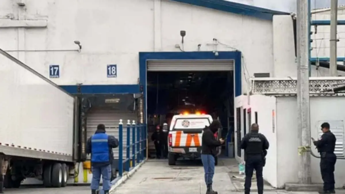 Zona de la planta industrial en Nuevo León donde dos trabajadores perdieron la vida tras quedar atrapados en una máquina