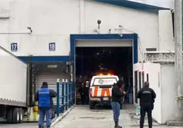 Despiden a empleado tras grabar muerte de dos compa&ntilde;eros prensados por una m&aacute;quina