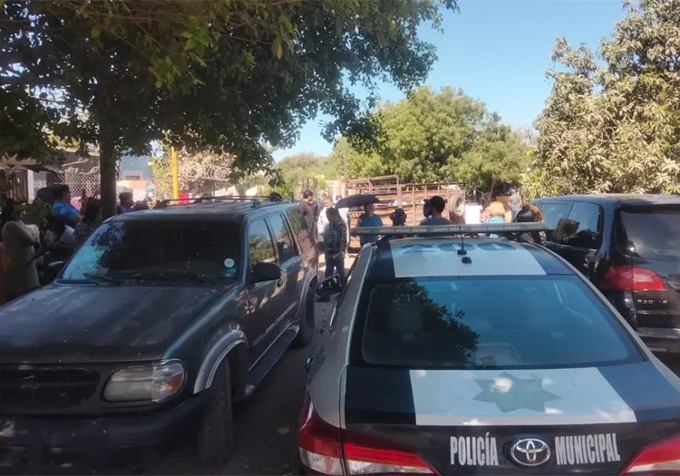 Esperan definiciones, vecinos de Urbi Villas del Real