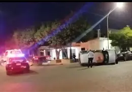 Vuelca camioneta en el Centro de Ciudad Obregón Vuelca camioneta en el Centro de Ciudad Obregón