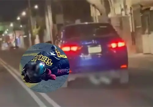 VIDEO | Conductor atropella a motociclista y lo arrastra varias calles hasta morir; lo buscan en redes sociales