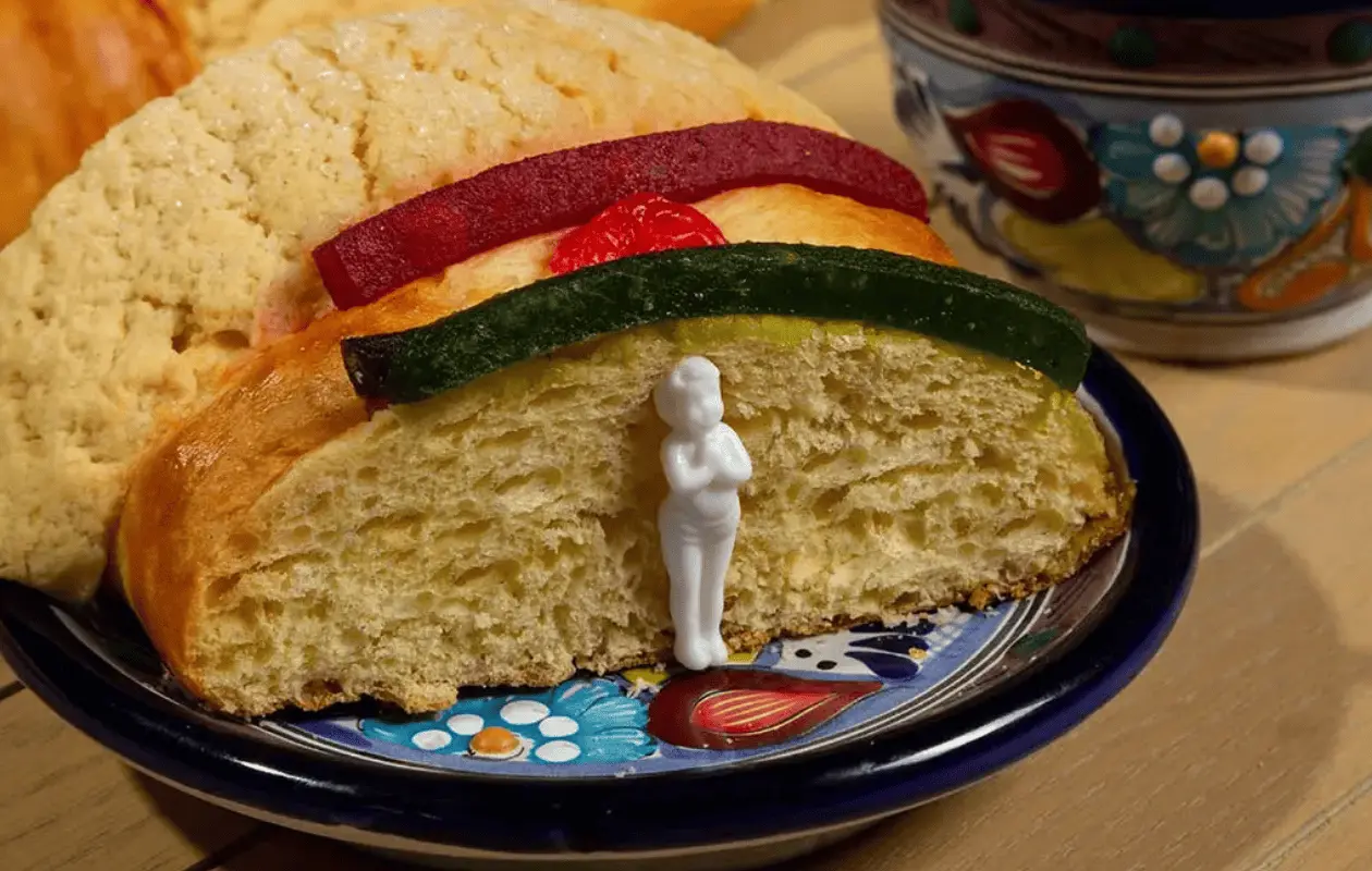 Encontrar al ni&ntilde;o Dios en la rosca: el significado m&aacute;s all&aacute; de los tamales