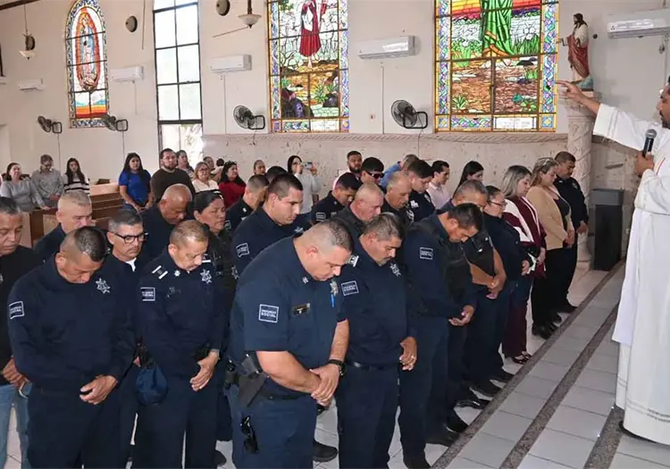 Honran memoria de polic&iacute;as ca&iacute;dos