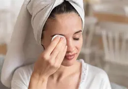 6 Errores al desmaquillarte que quiz&aacute; cometes y envejecen tu piel; as&iacute; puedes evitarlos