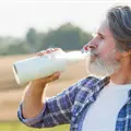 Esto aporta a tu salud incluir la leche durante la adultez