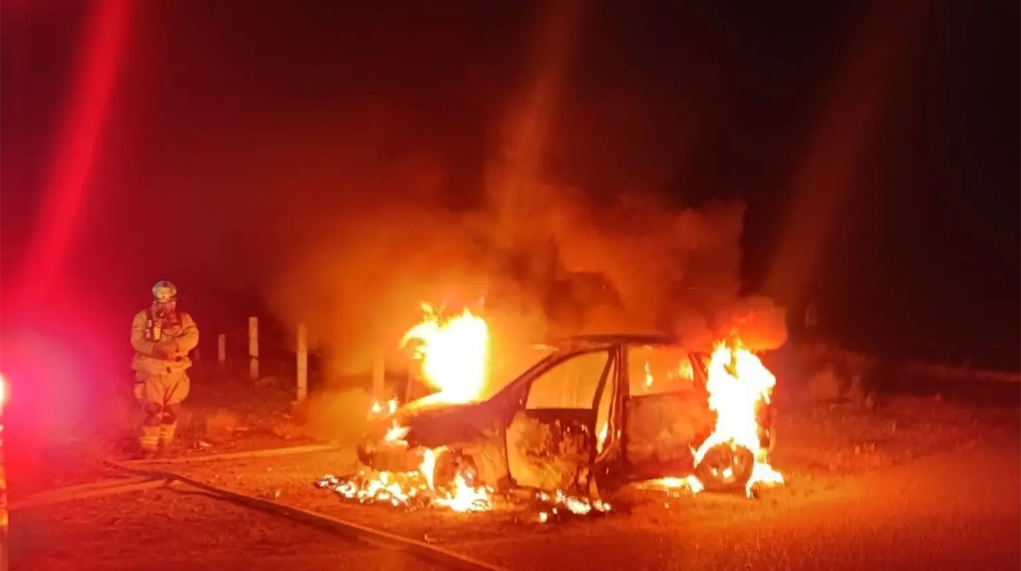 Arde veh&iacute;culo en el Valle de Empalme