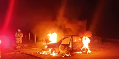 Arde veh&iacute;culo en el Valle de Empalme