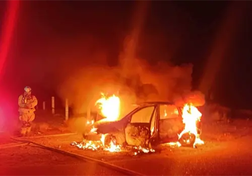 Arde vehículo en el Valle de Empalme Arde vehículo en el Valle de Empalme