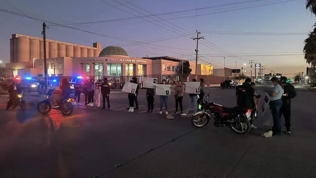 Manifestaci&oacute;n exige liberaci&oacute;n de joven secuestrada