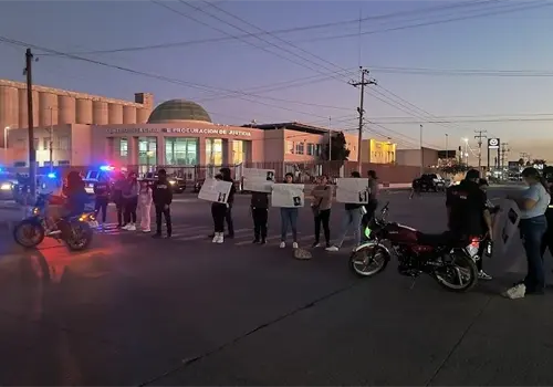 Manifestaci&oacute;n exige liberaci&oacute;n de joven secuestrada