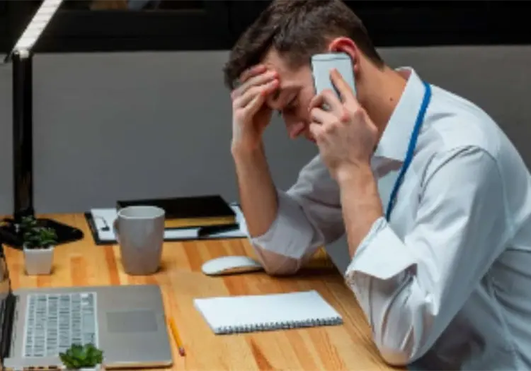 &iquest;Me pueden correr si me voy del trabajo porque me sent&iacute;a mal? Esto es lo que dice la ley