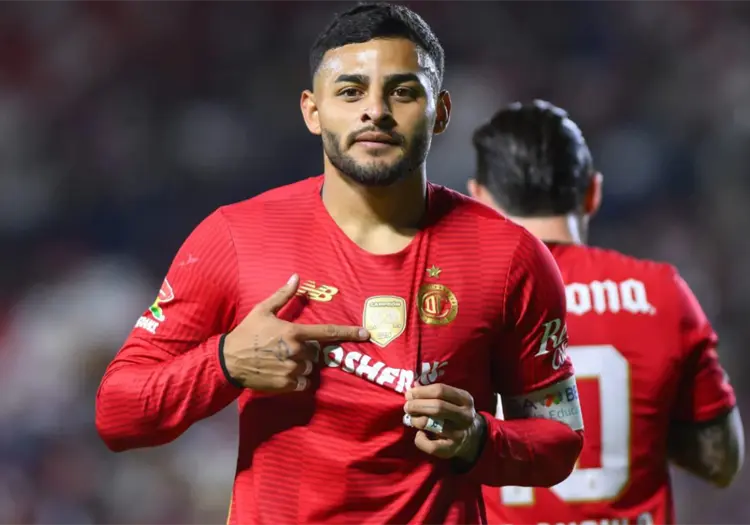 Alexis Vega ser&aacute; baja de 4 a 6 semanas con Toluca tras someterse a artroscopia