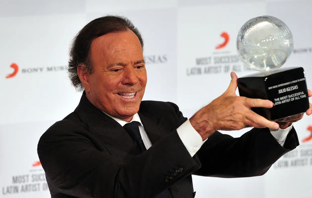 Conductas que en una &eacute;poca fueron normalizadas, hoy han resurgido en contra del cantante.