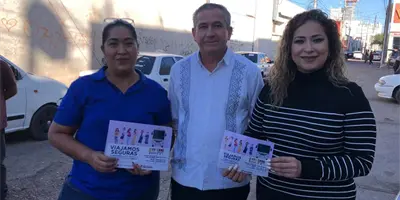 Buscan transporte seguro para mujeres en Ciudad Obreg&oacute;n: colocan calcas contra la violencia en taxis