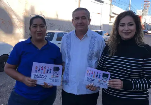 Buscan transporte seguro para mujeres en Ciudad Obreg&oacute;n: colocan calcas contra la violencia en taxis