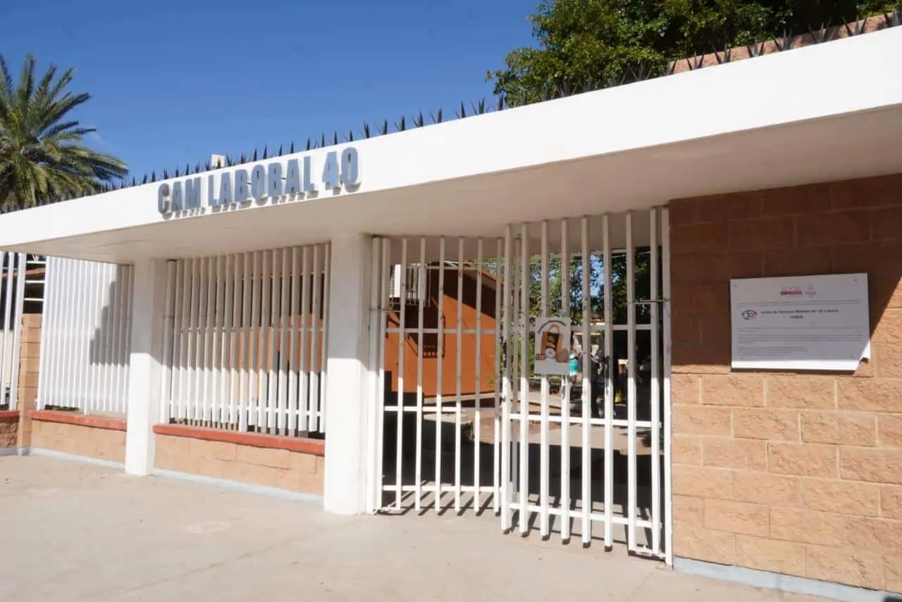 "Nos interesa mucho que los j&oacute;venes acudan a empresas que puedan observar y sobre todo que sean de f&aacute;cil acceso para ellos, que vean c&oacute;mo funcionan y c&oacute;mo se hacen diferente cosas", Victoria Chavarin, directora del plantel