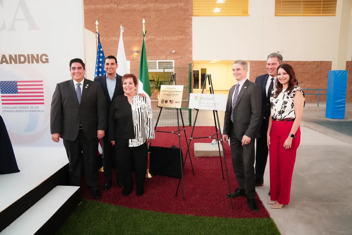 Inauguraci&oacute;n del Centro Bicultural