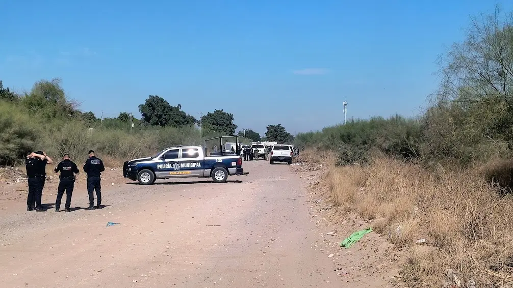 Intensa movilizaci&oacute;n policial tras hallazgo de cuerpo en terreno bald&iacute;o