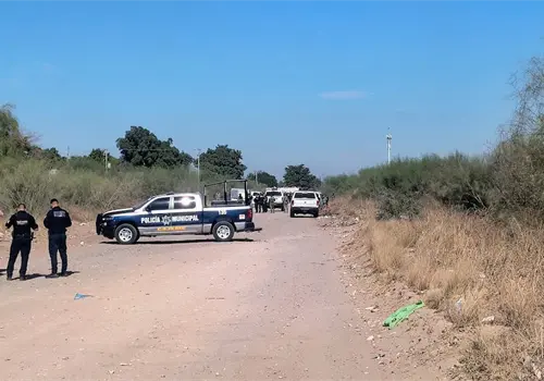 Intensa movilizaci&oacute;n policial tras hallazgo de cuerpo en terreno bald&iacute;o