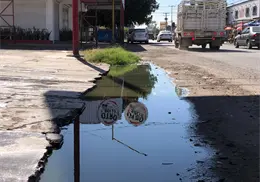 Negocios se ven afectados por fugas de agua