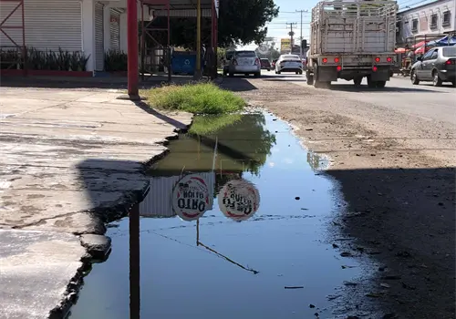 Negocios se ven afectados por fugas de agua