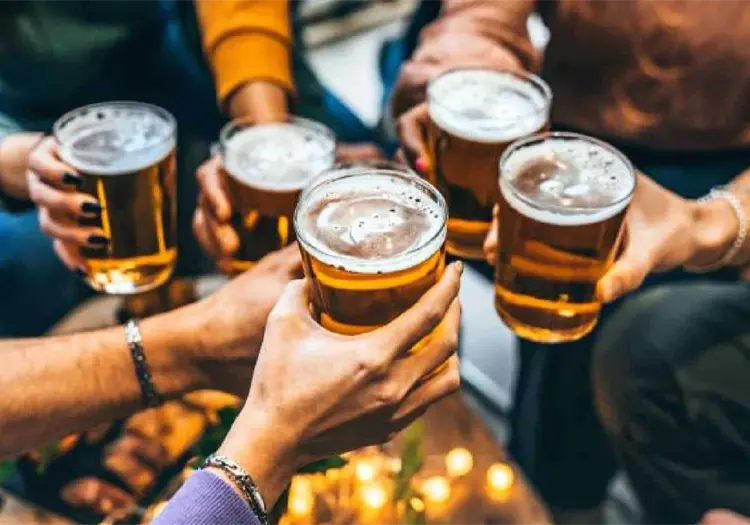 &iquest;Por qu&eacute; el alcohol pega m&aacute;s fuerte con los a&ntilde;os?: Esto es lo que cambia en tu cuerpo despu&eacute;s de los 30