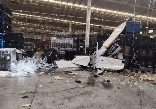 Avioneta cae en parque industrial de Coahuila tras despegar del Aeropuerto de Saltillo; reportan dos heridos