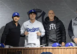Roberto Saucedo Jr., joven mexicano de 17 a&ntilde;os, firma con Dodgers y apunta a Grandes Ligas