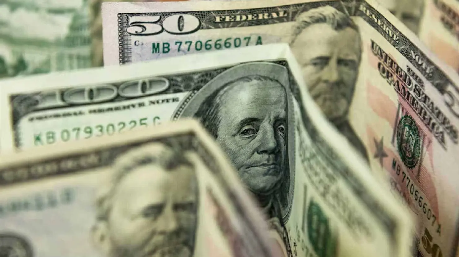 Precio del d&oacute;lar hoy s&aacute;bado 17 de enero: El peso cierra la semana fuerte y se mantiene debajo de las 18 unidades