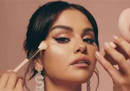 Selena G&oacute;mez se vuelve viral al usar audio de Paolita Su&aacute;rez para promocionar Rare Beauty