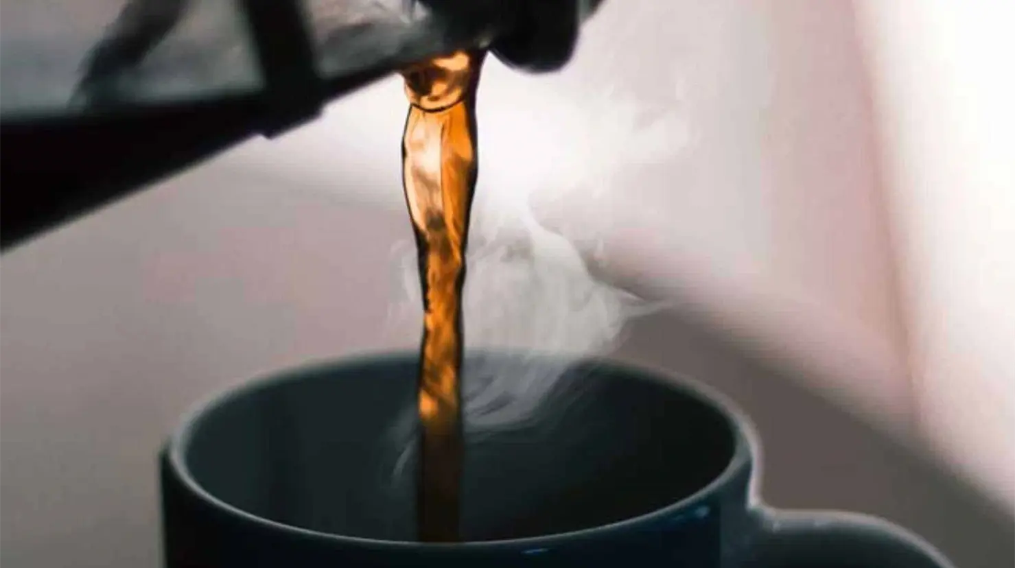 &iquest;Te gusta el caf&eacute; hirviendo? Esto se sabe sobre sus posibles consecuencias