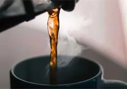 ¿Te gusta el café hirviendo? Esto se sabe sobre sus posibles consecuencias