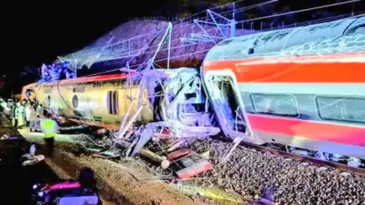 Descarrilamiento de 2 trenes en España deja un saldo de 21 muertos