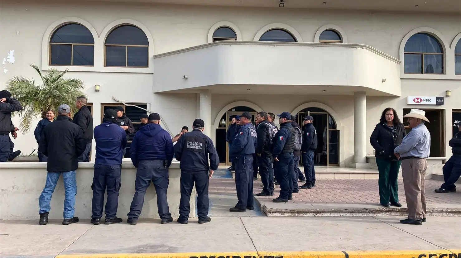 Denuncian polic&iacute;as nulo aumento salarial