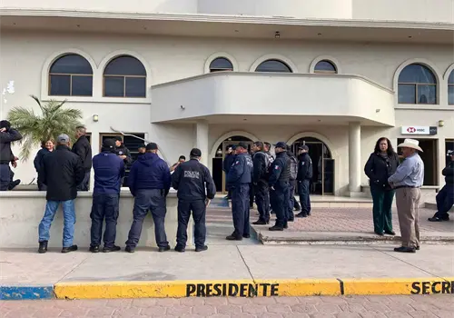 Denuncian polic&iacute;as nulo aumento salarial