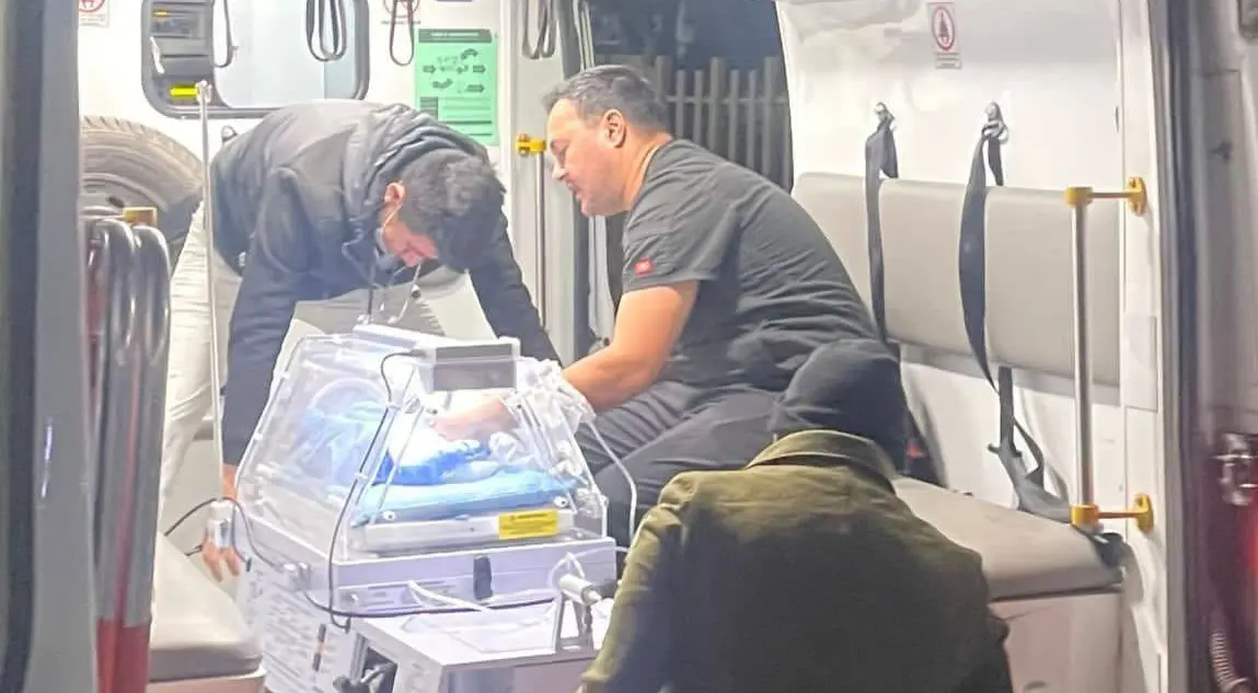 Abandonan a beb&eacute; reci&eacute;n nacido en contenedor de basura