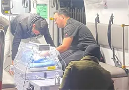 Abandonan a bebé recién nacido en contenedor de basura